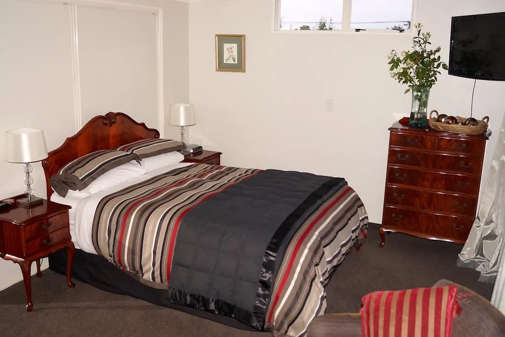 Bed and Breakfast Alumni House - Canterbury Christchurch Frühstückspension